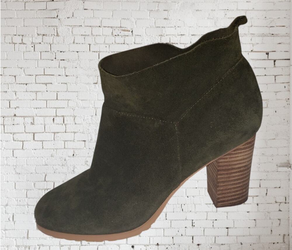 Crown Vintage Darcie Olive Green Suede Ankle Booties Size 8 Chunky Heel Boho